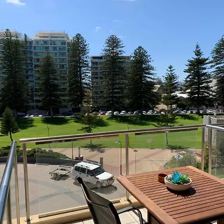 Beachside Luxury Apartments One & Two Bedroom In Beachfront Oaks Pier Building Glenelg Exterior photo