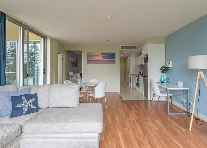 Beachside Luxury Apartments One & Two Bedroom In Beachfront Oaks Pier Building