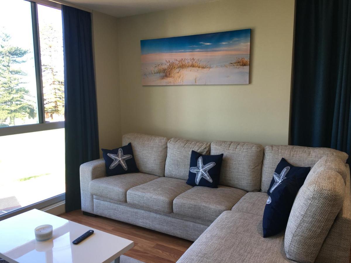 Beachside Luxury One & Two Bedroom In Beachfront Oaks Pier Building *