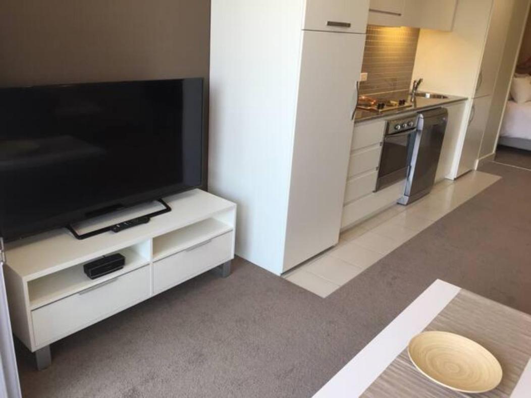 Apartment Beachside Luxury One & Two Bedroom In Beachfront Oaks Pier Building Glenelg