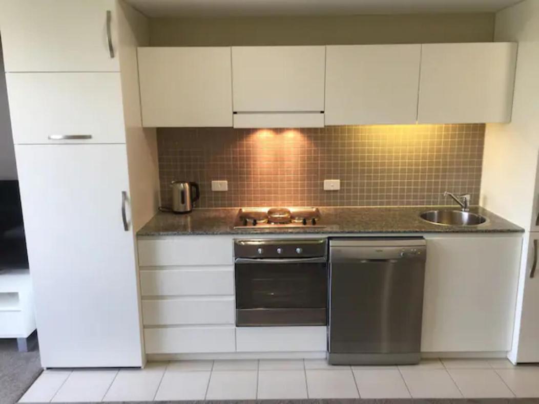 Beachside Luxury One & Two Bedroom In Beachfront Oaks Pier Building Apartment