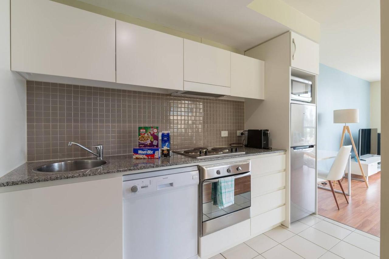 Beachside Luxury One & Two Bedroom In Beachfront Oaks Pier Building * Glenelg