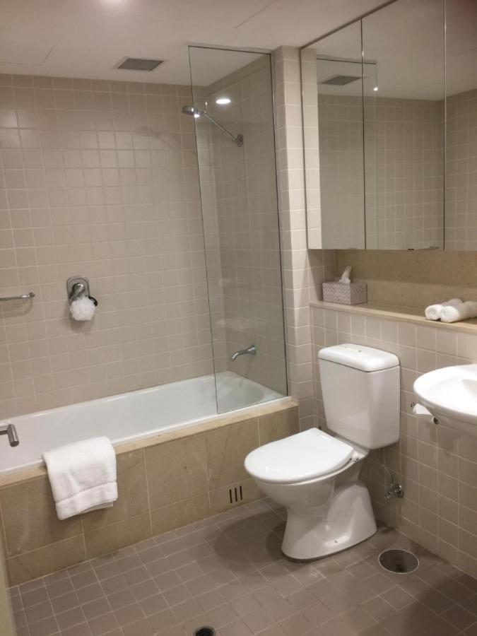 Beachside Luxury One & Two Bedroom In Beachfront Oaks Pier Building * Glenelg