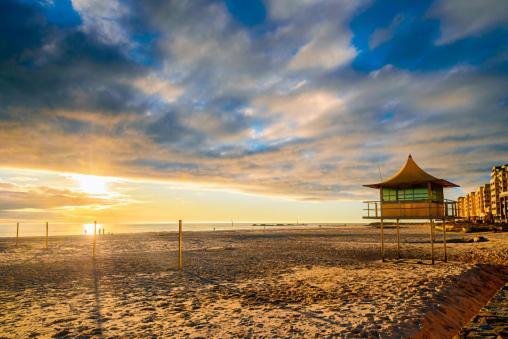 Beachside Luxury One & Two Bedroom In Beachfront Oaks Pier Building Apartment Glenelg