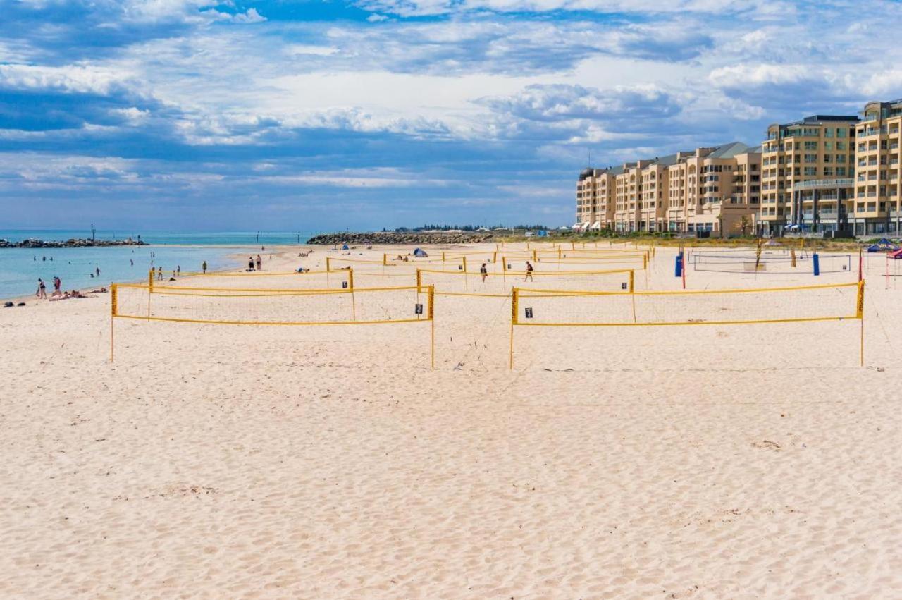 Beachside Luxury One & Two Bedroom In Beachfront Oaks Pier Building * Glenelg