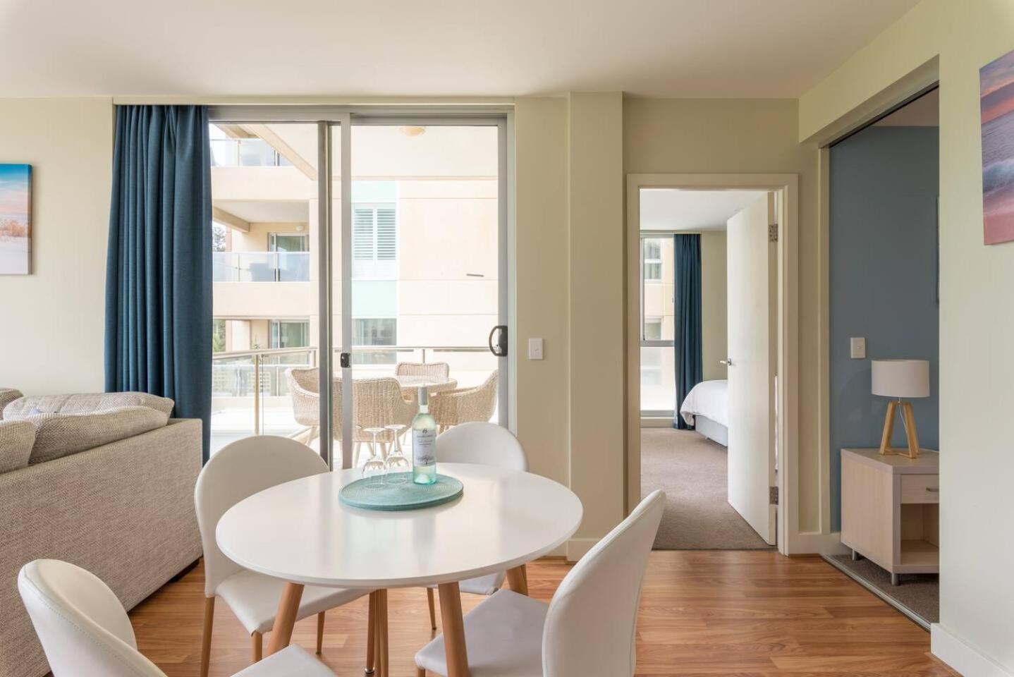 Apartment Beachside Luxury One & Two Bedroom In Beachfront Oaks Pier Building *