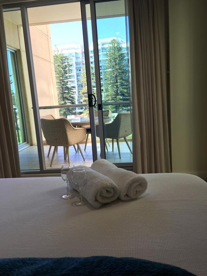 Beachside Luxury One & Two Bedroom In Beachfront Oaks Pier Building Apartment