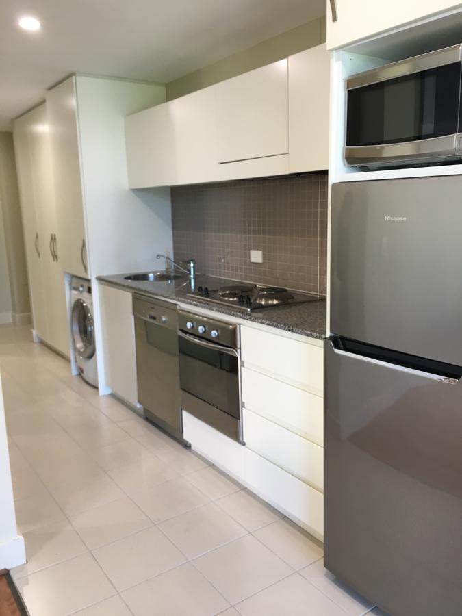 Apartment Beachside Luxury One & Two Bedroom In Beachfront Oaks Pier Building Glenelg