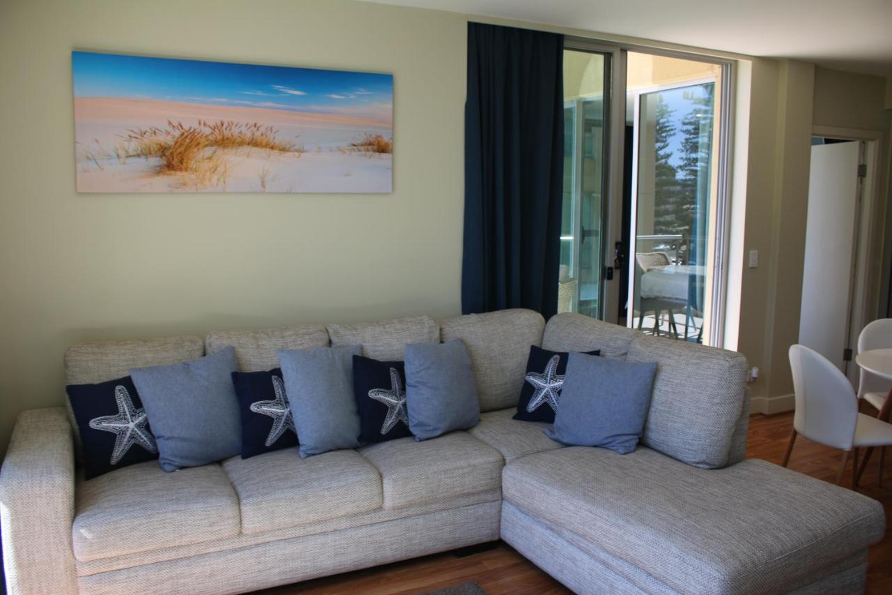 Beachside Luxury One & Two Bedroom In Beachfront Oaks Pier Building Apartment