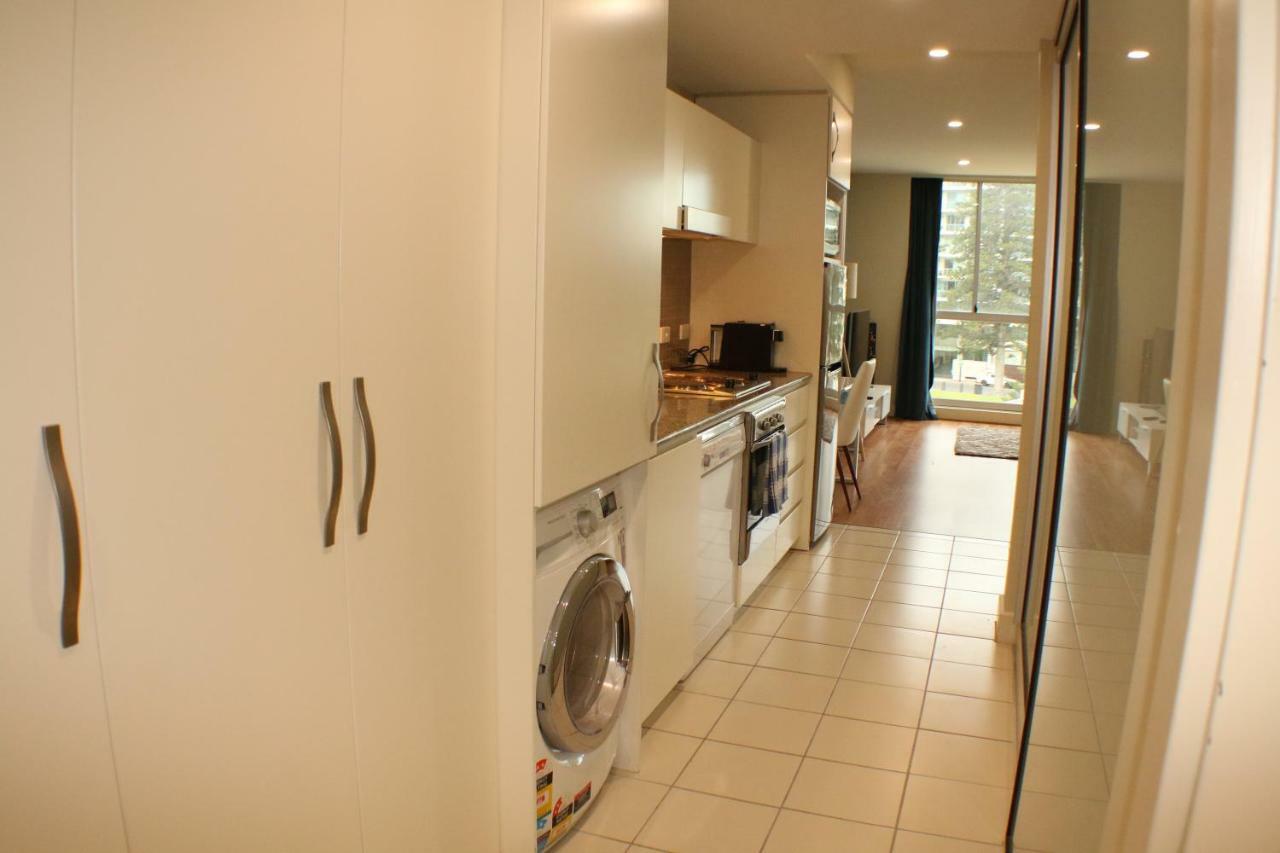 Beachside Luxury One & Two Bedroom In Beachfront Oaks Pier Building * Glenelg
